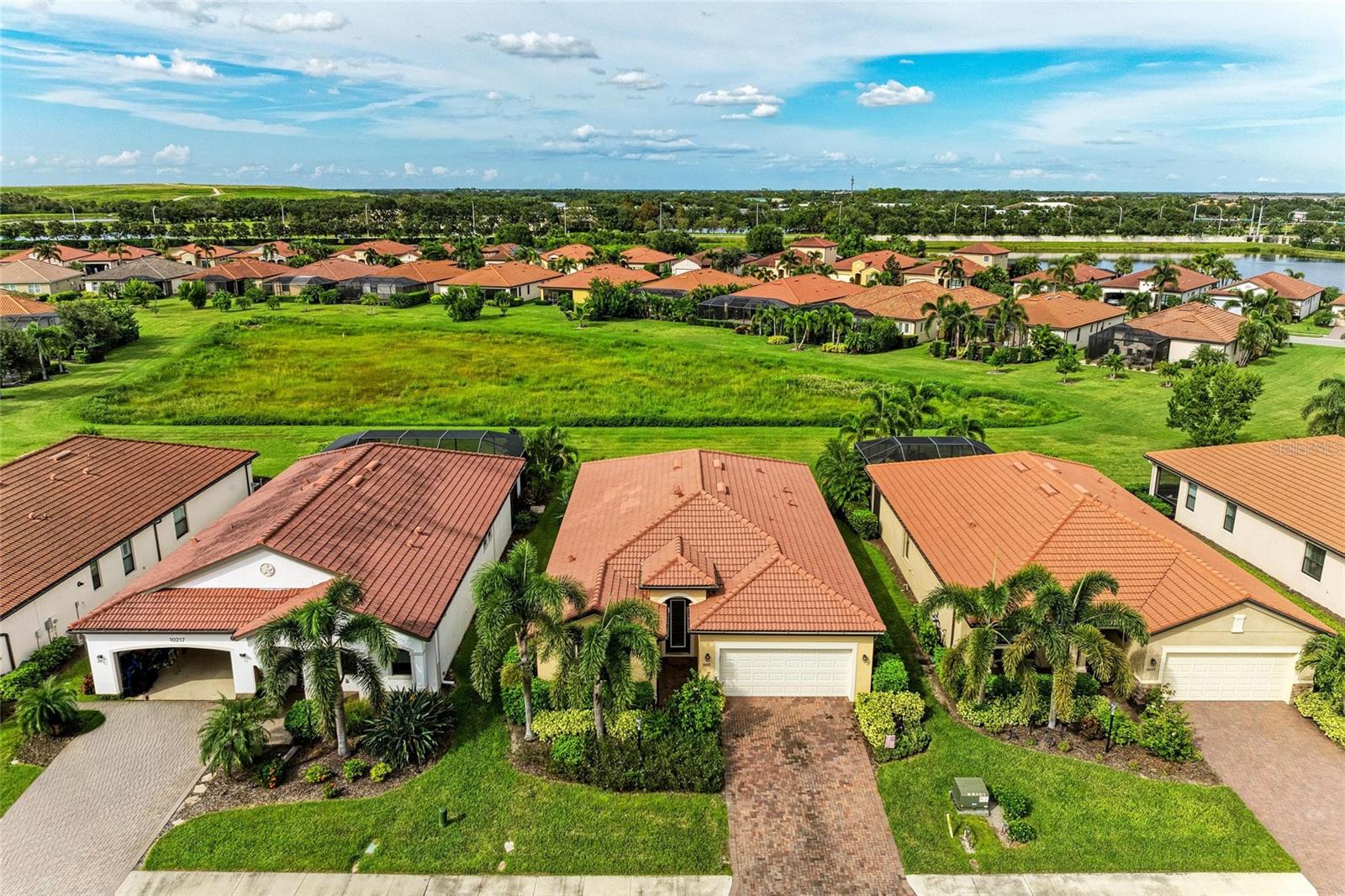 10221 LOCH LOMOND DR, BRADENTON, FL, 34211