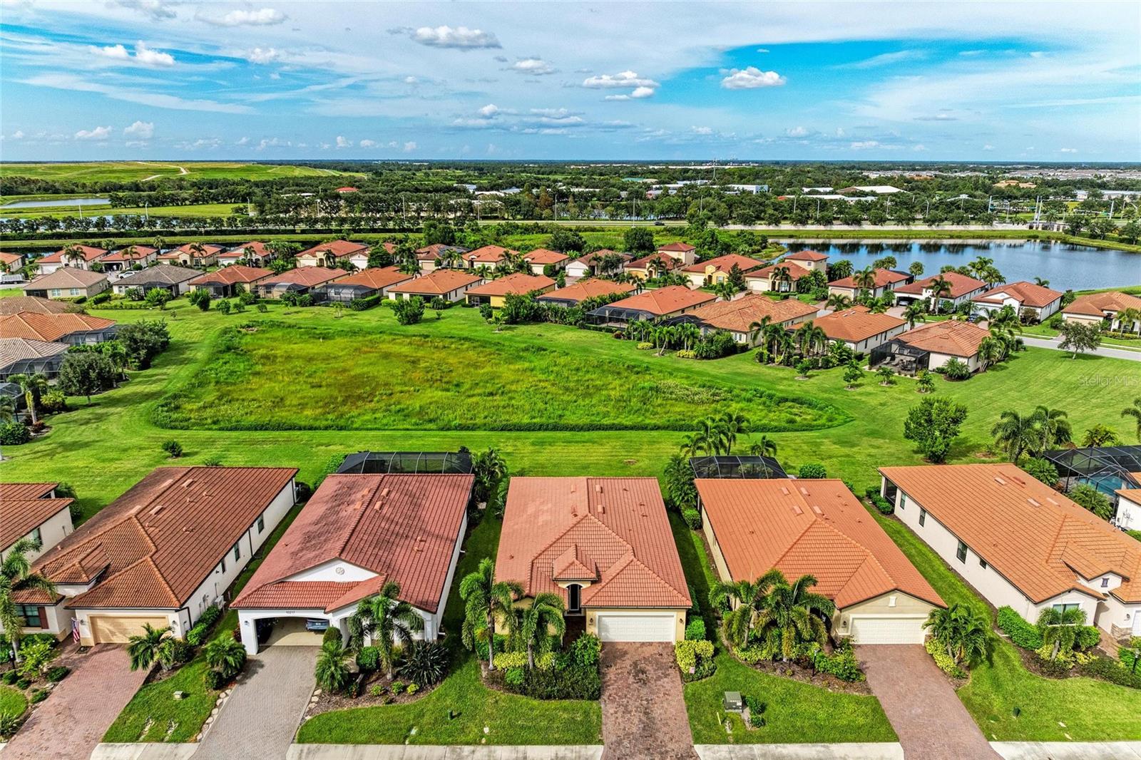 10221 LOCH LOMOND DR, BRADENTON, FL, 34211