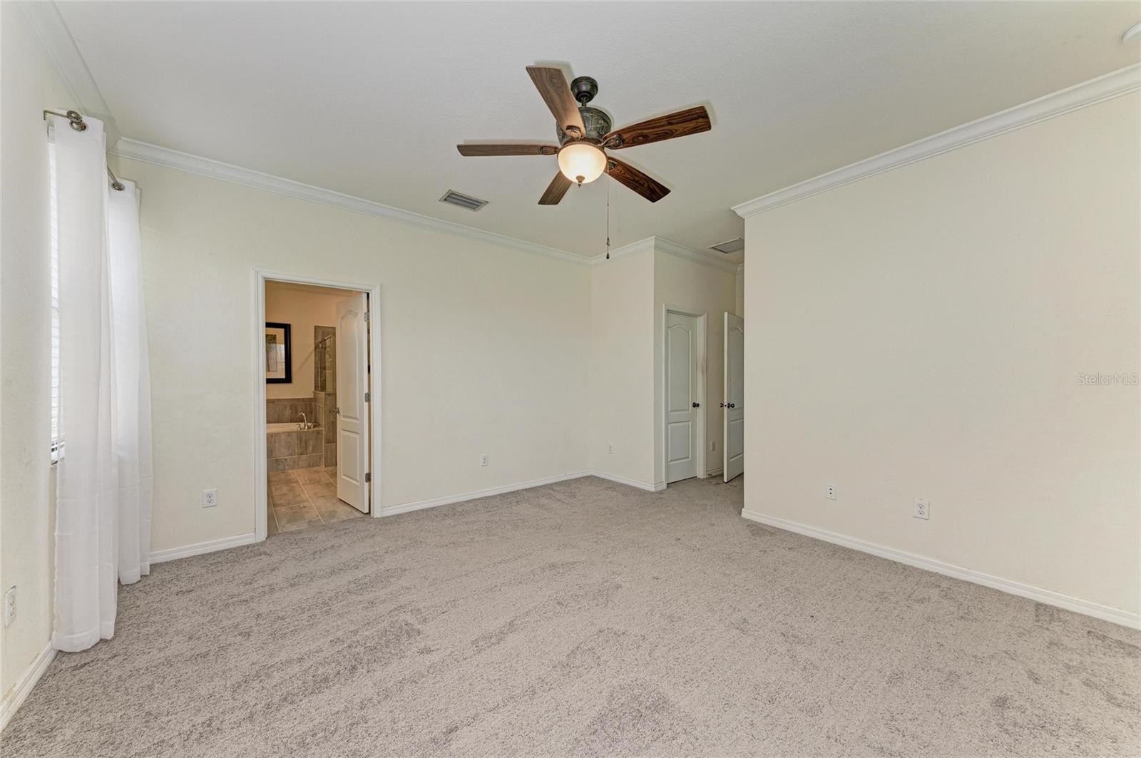 10221 LOCH LOMOND DR, BRADENTON, FL, 34211