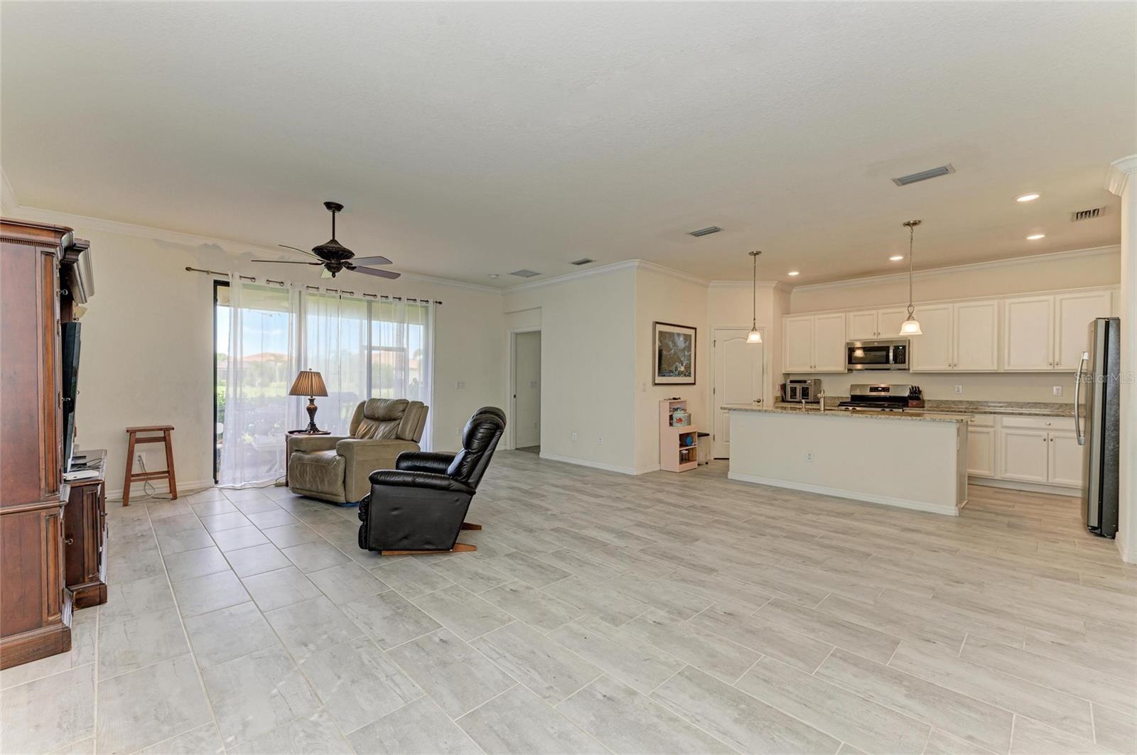 10221 LOCH LOMOND DR, BRADENTON, FL, 34211