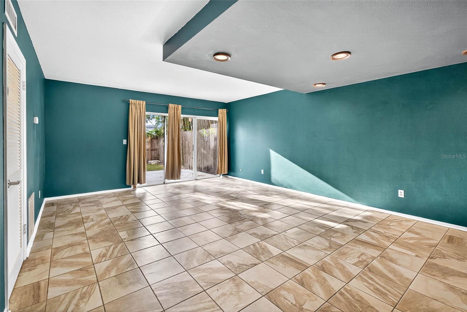 10008 OAK HILL DR, TEMPLE TERRACE, FL, 33617