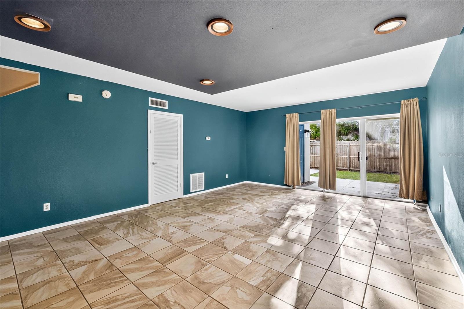 10008 OAK HILL DR, TEMPLE TERRACE, FL, 33617