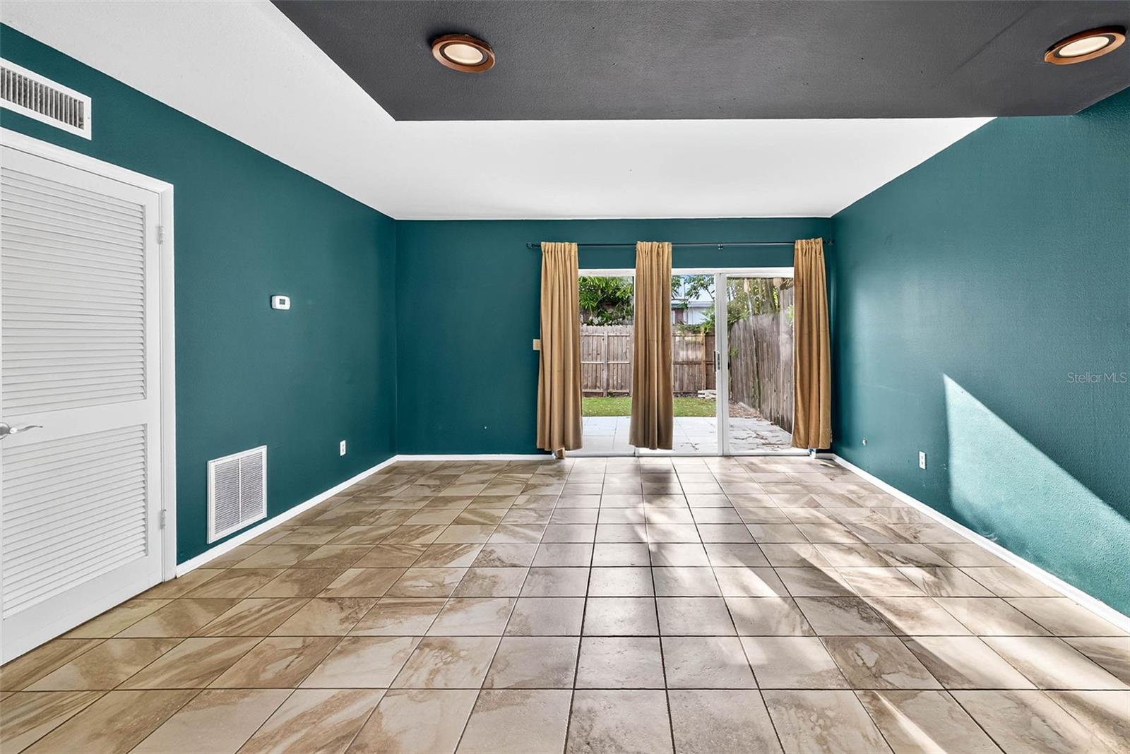 10008 OAK HILL DR, TEMPLE TERRACE, FL, 33617