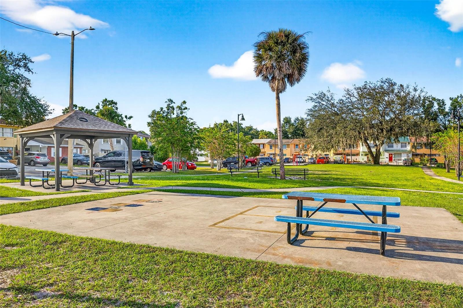 10008 OAK HILL DR, TEMPLE TERRACE, FL, 33617