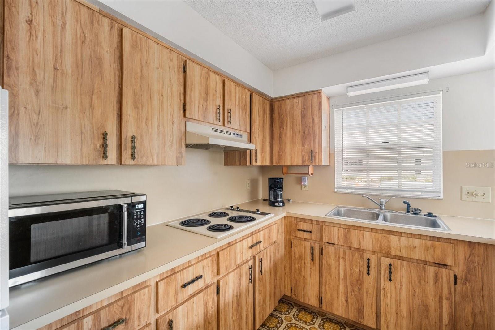 TB8430690 Property Photo