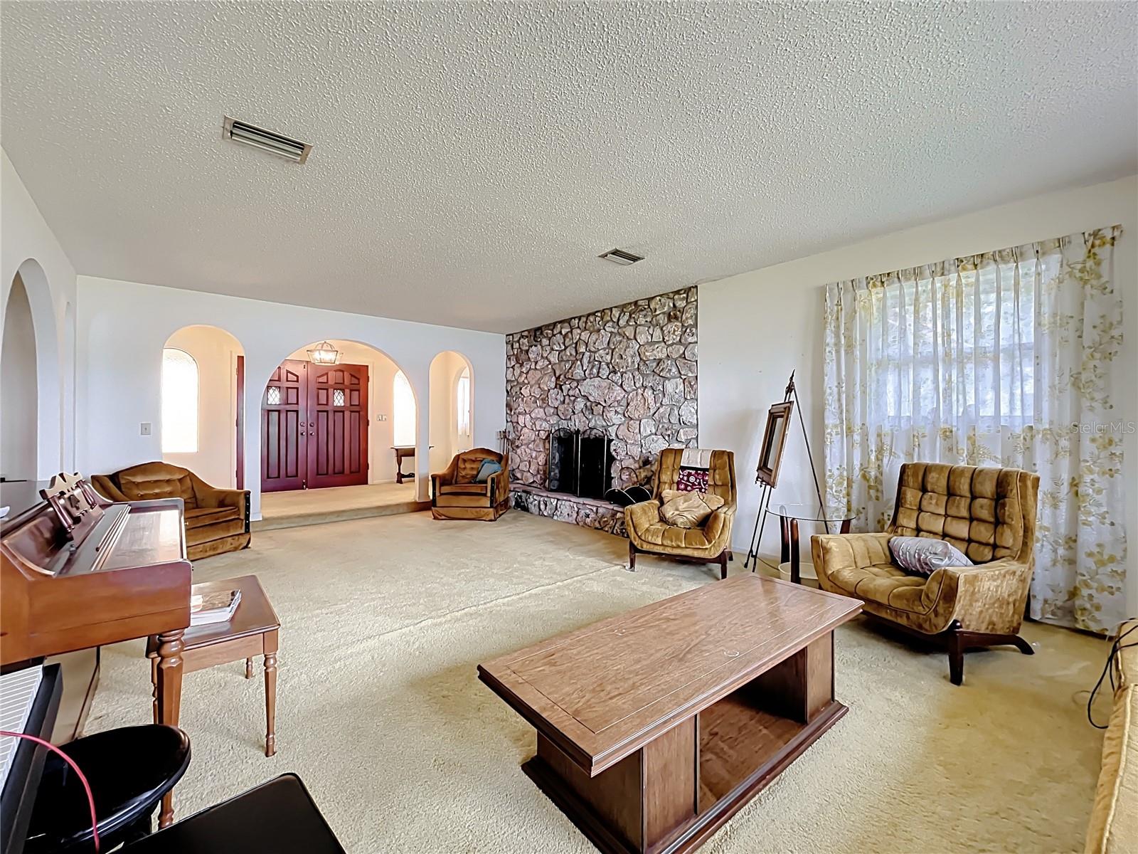 16635 COUNTY ROAD 450, UMATILLA, FL, 32784