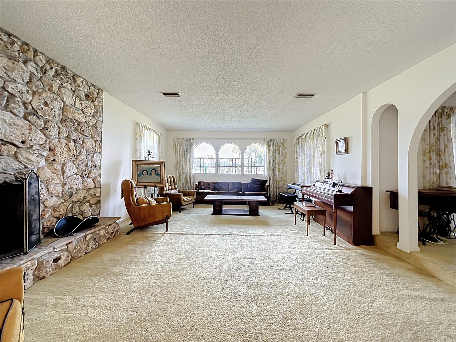 16635 COUNTY ROAD 450, UMATILLA, FL, 32784