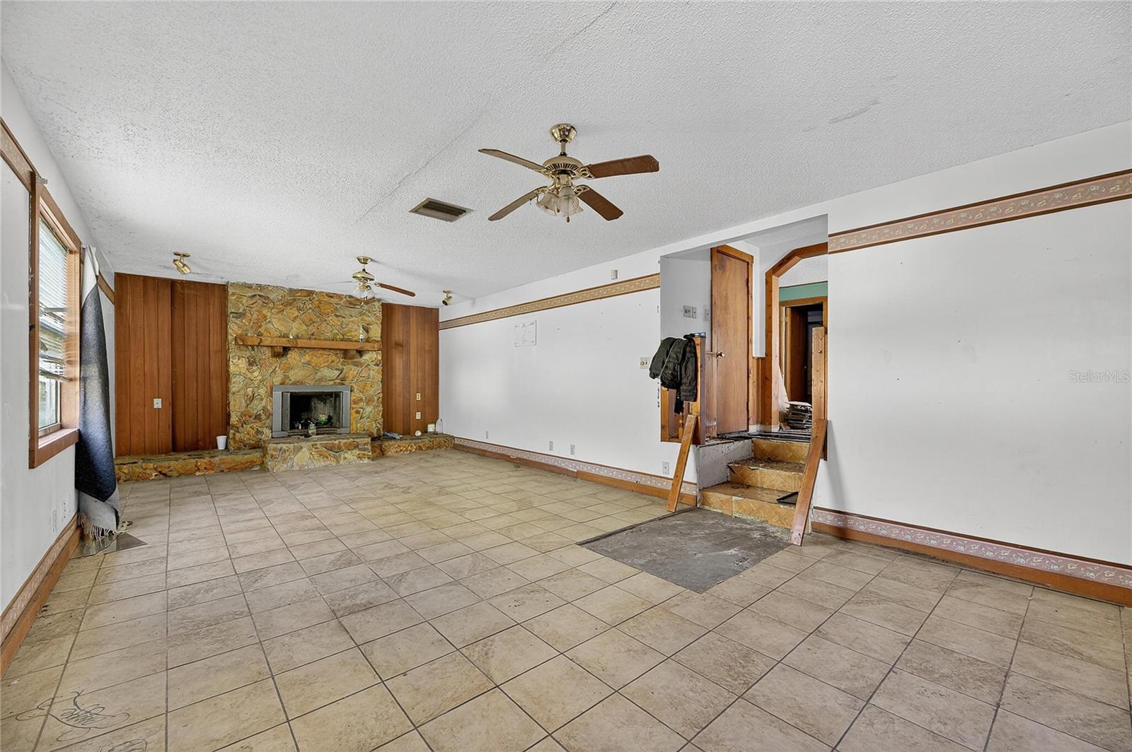 311 S WEBB RD, PLANT CITY, FL, 33566