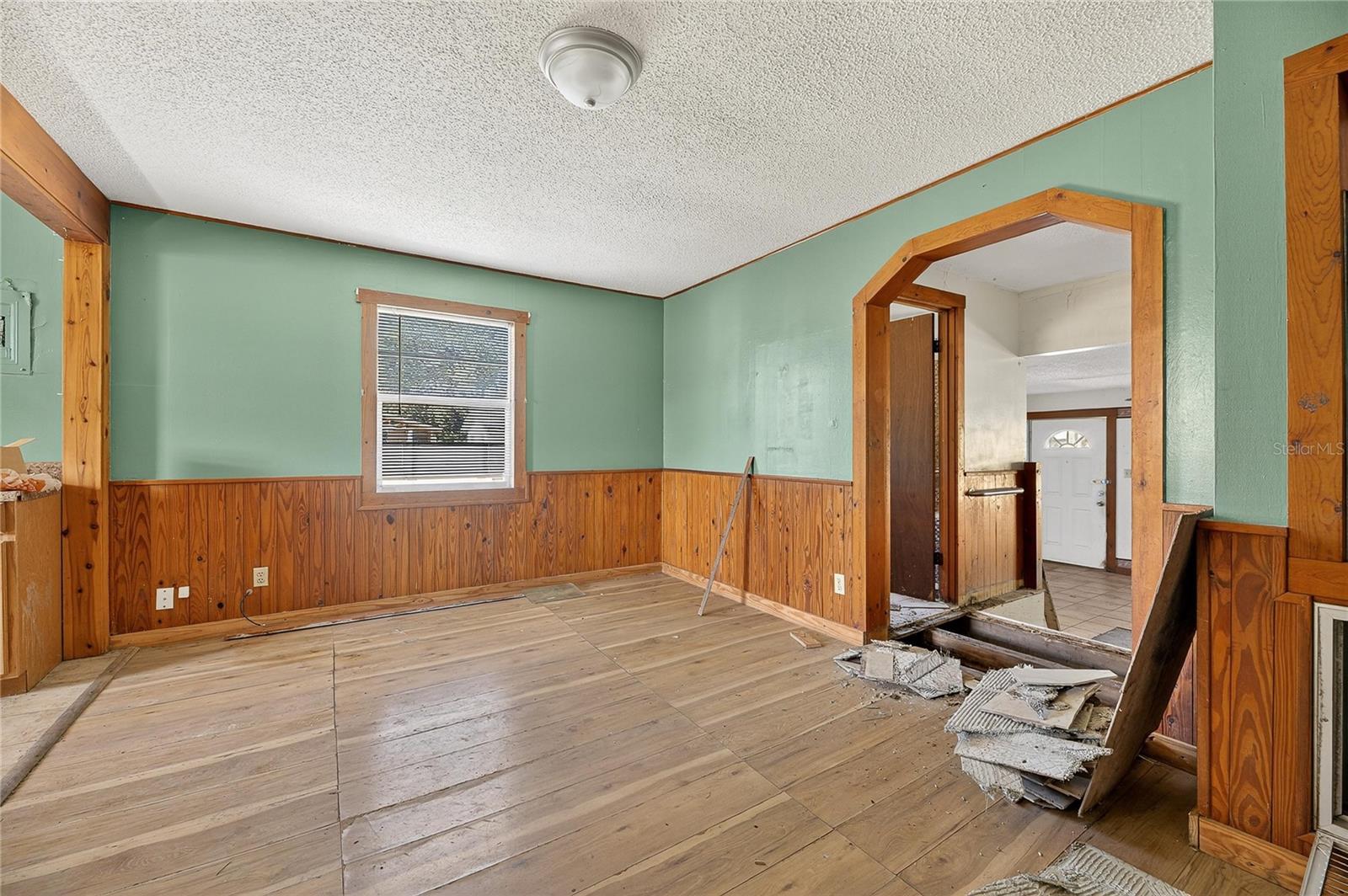 311 S WEBB RD, PLANT CITY, FL, 33566