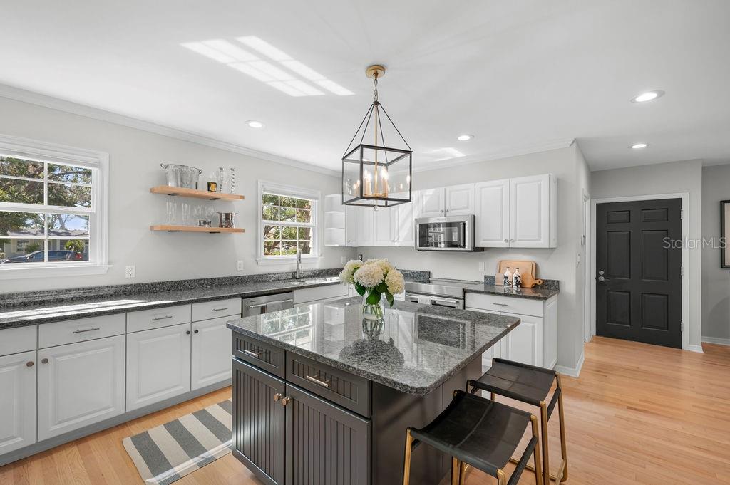 1585 SOUTH DR, SARASOTA, FL, 34239