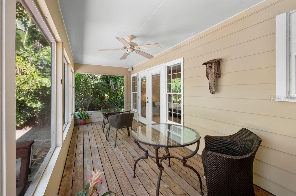 1585 SOUTH DR, SARASOTA, FL, 34239