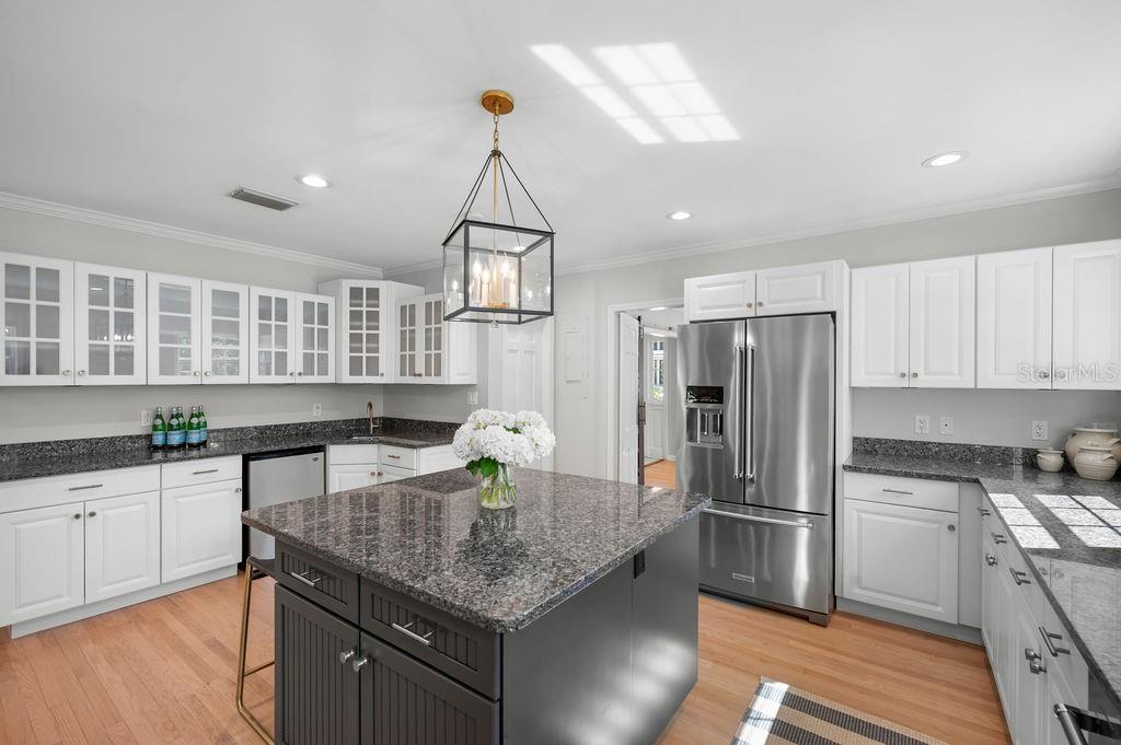 1585 SOUTH DR, SARASOTA, FL, 34239