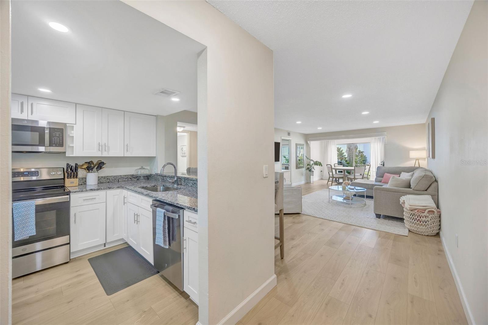 7560 92ND ST #103B, SEMINOLE, FL, 33777