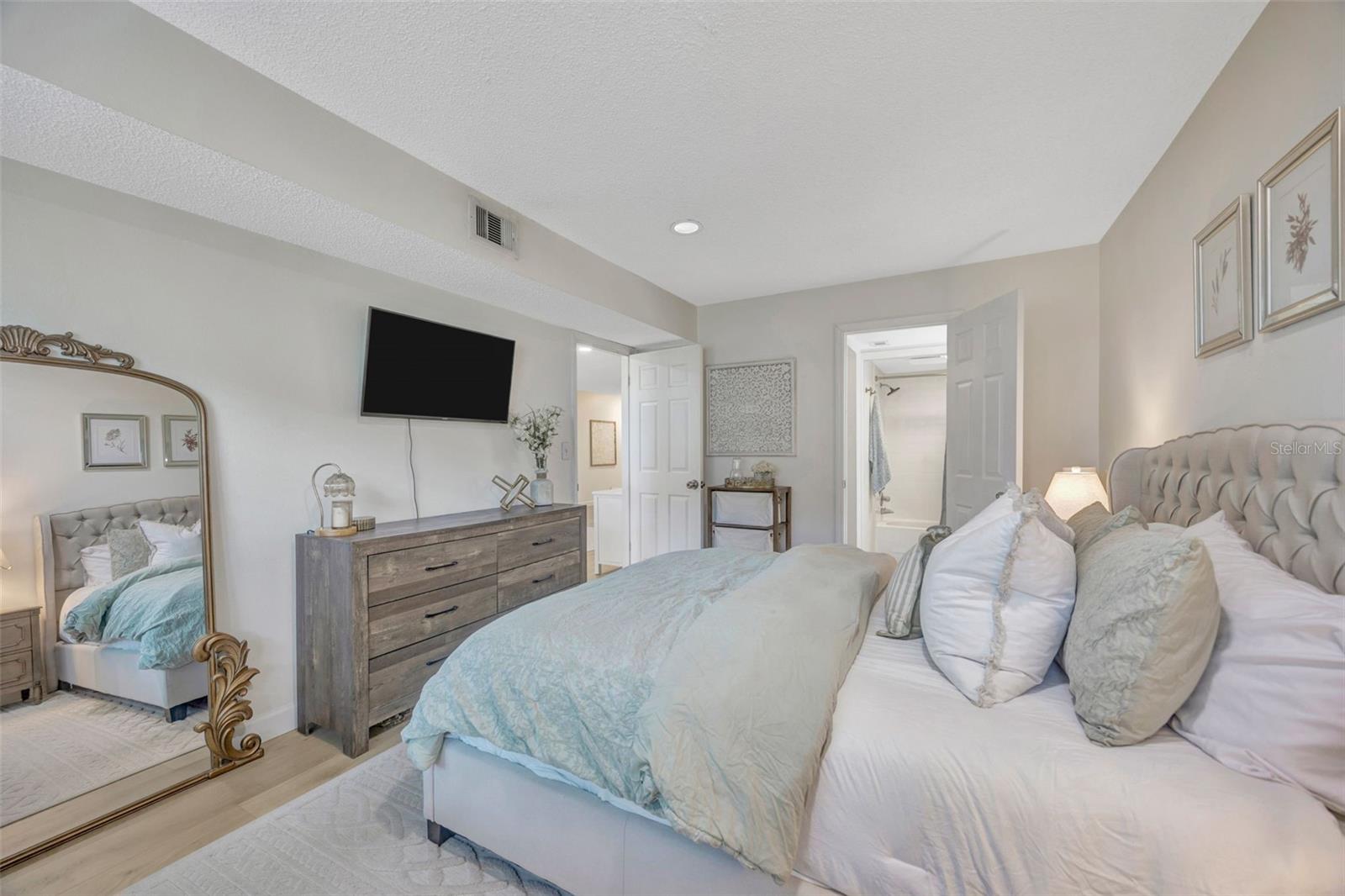 7560 92ND ST #103B, SEMINOLE, FL, 33777