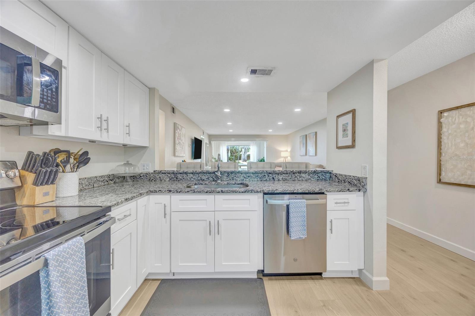 7560 92ND ST #103B, SEMINOLE, FL, 33777