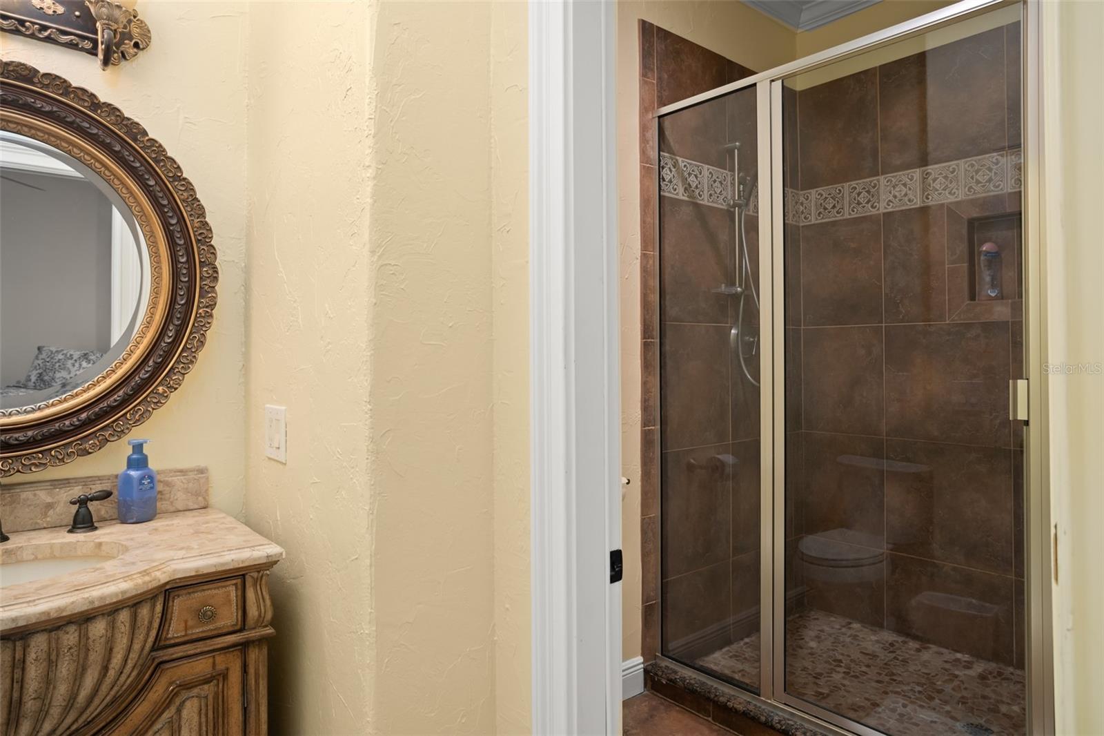 O6346858 Property Photo