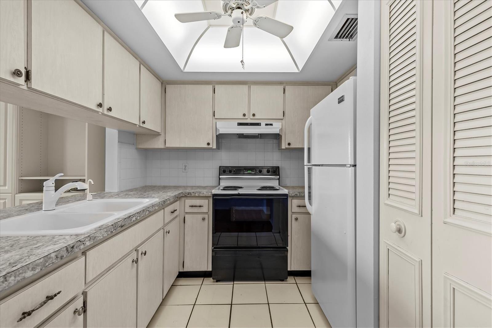 TB8430818 Property Photo