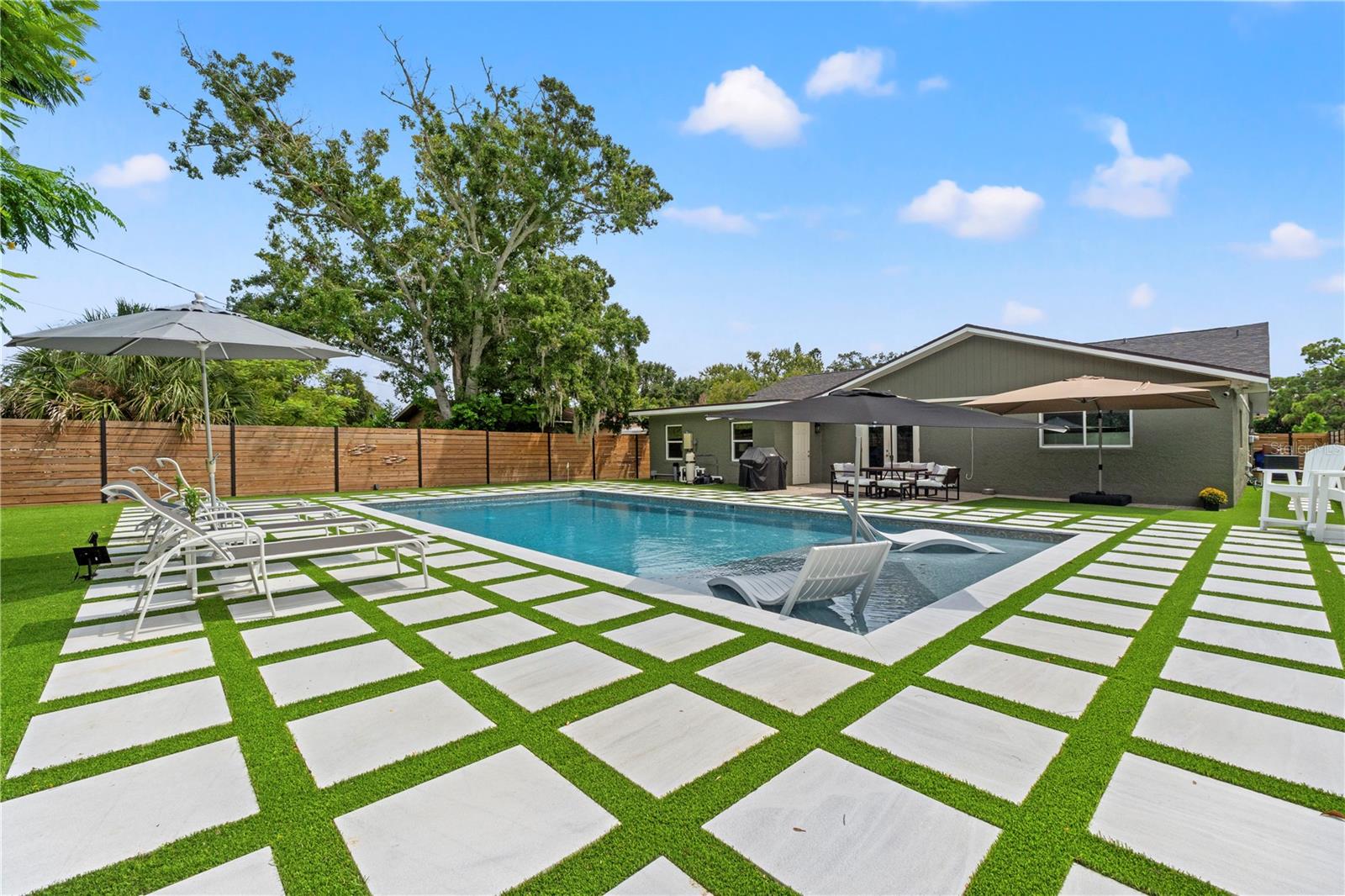 1945 BARCELONA WAY S, ST PETERSBURG, FL, 33712