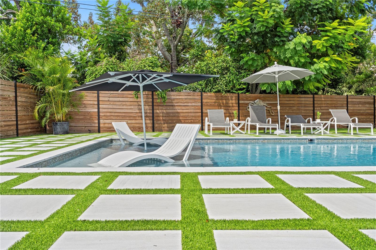 1945 BARCELONA WAY S, ST PETERSBURG, FL, 33712