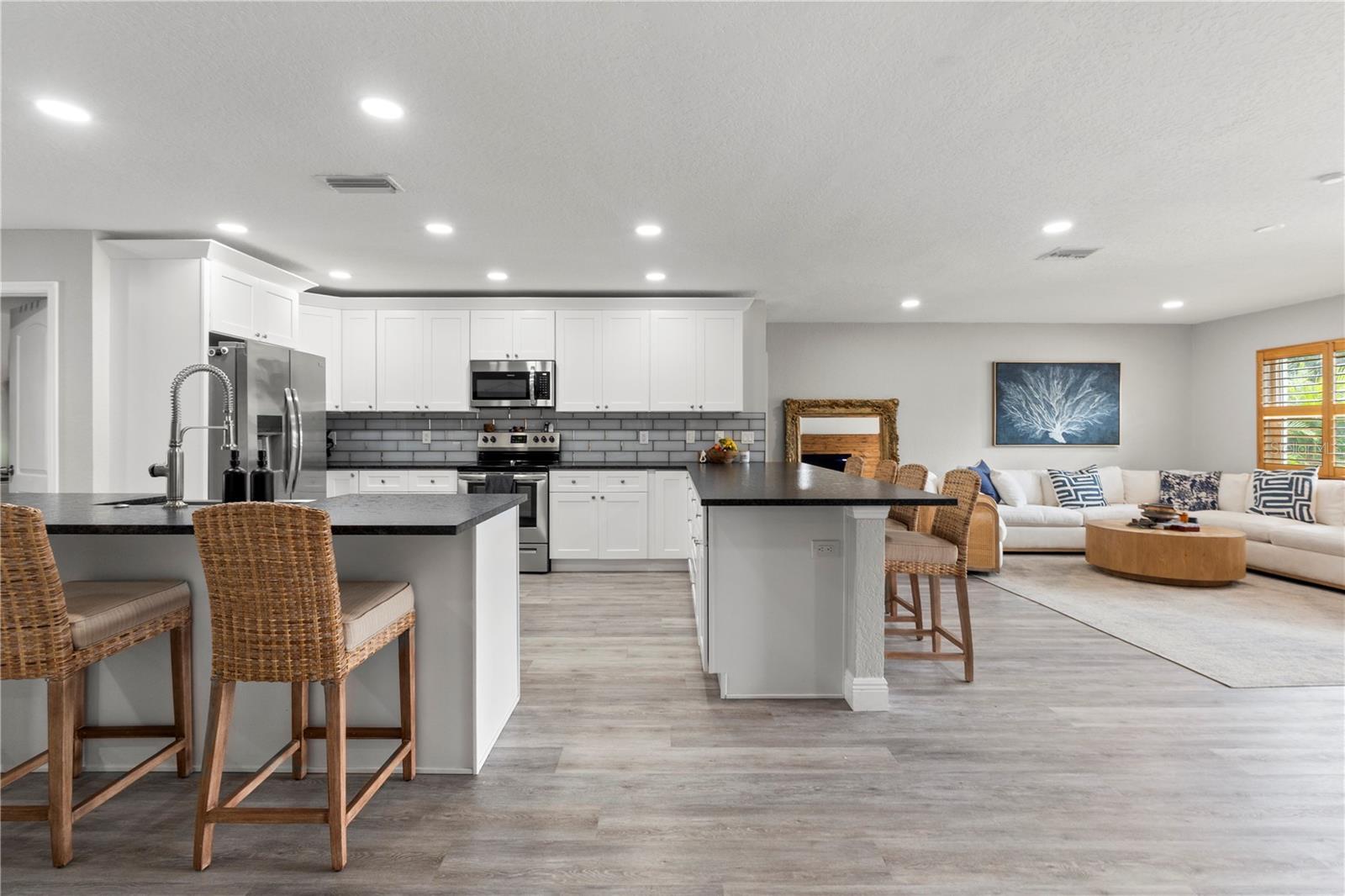 1945 BARCELONA WAY S, ST PETERSBURG, FL, 33712