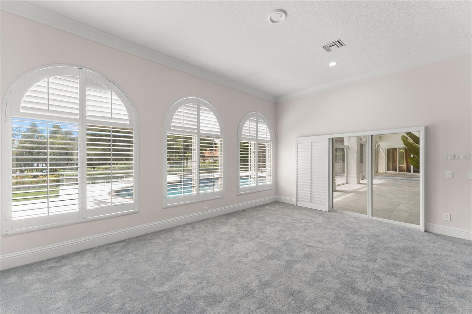 O6346918 Property Photo