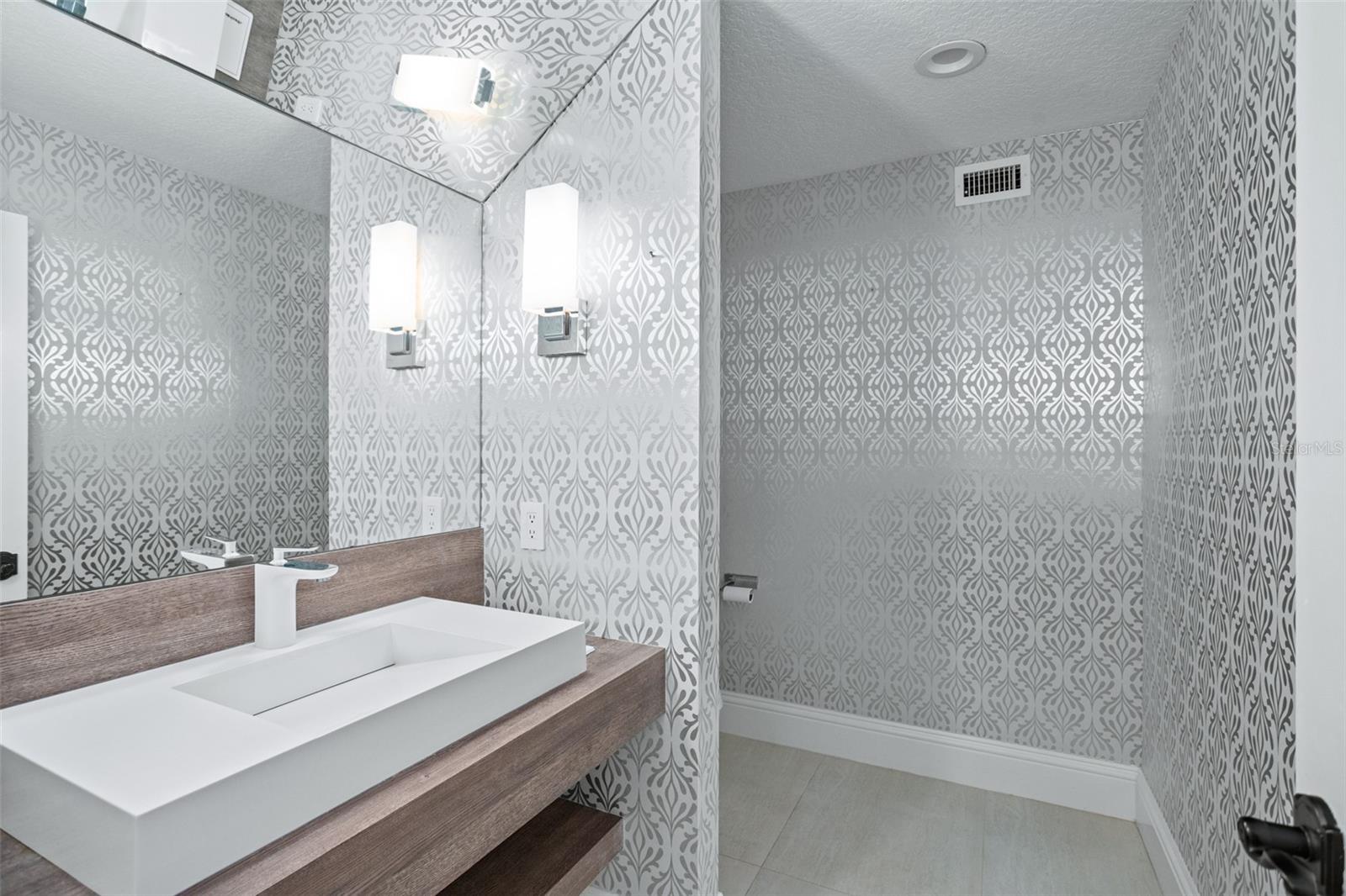 O6346918 Property Photo