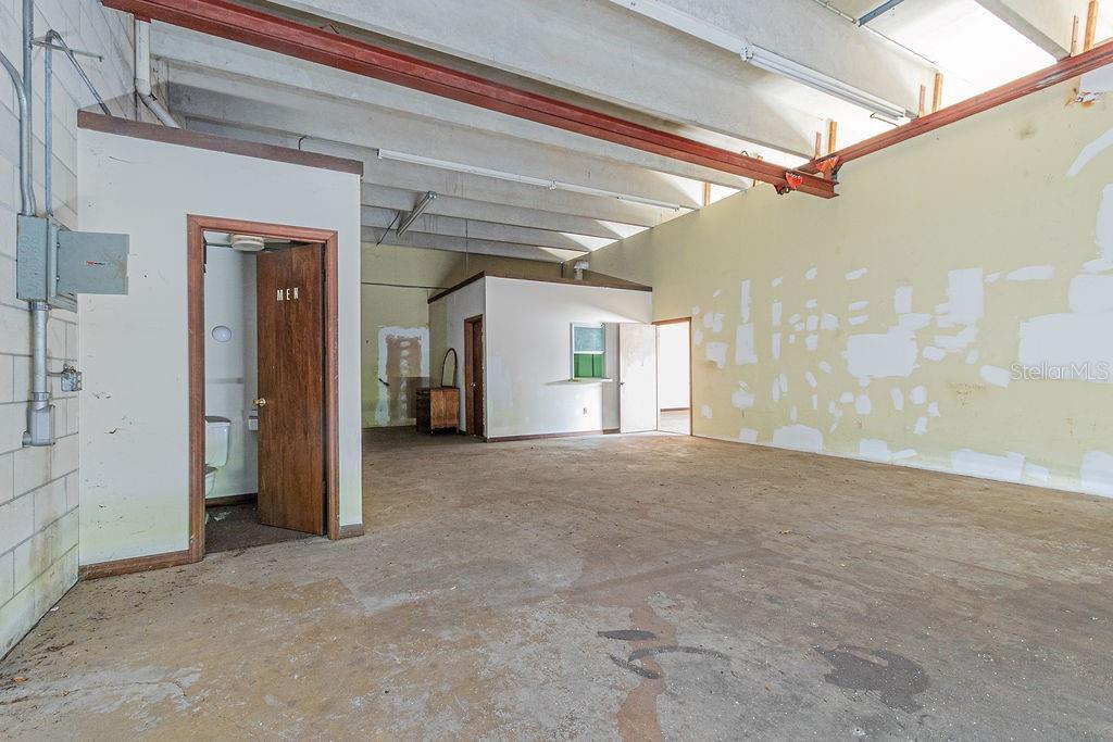 1105 S WOODLAND BLVD, DELAND, FL, 32720