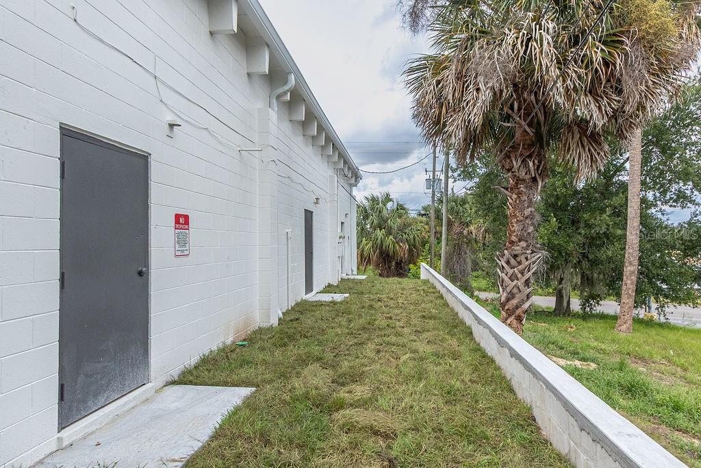 1105 S WOODLAND BLVD, DELAND, FL, 32720