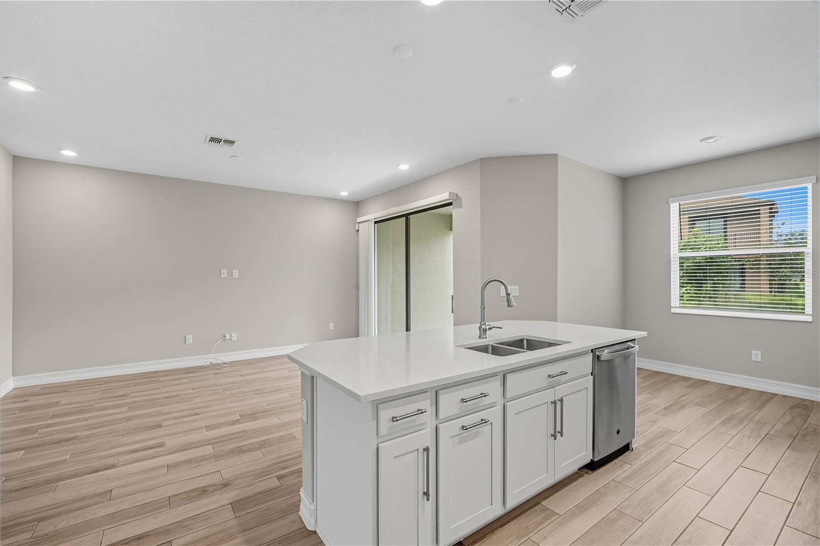 4663 ALMADA LN, WESLEY CHAPEL, FL, 33543