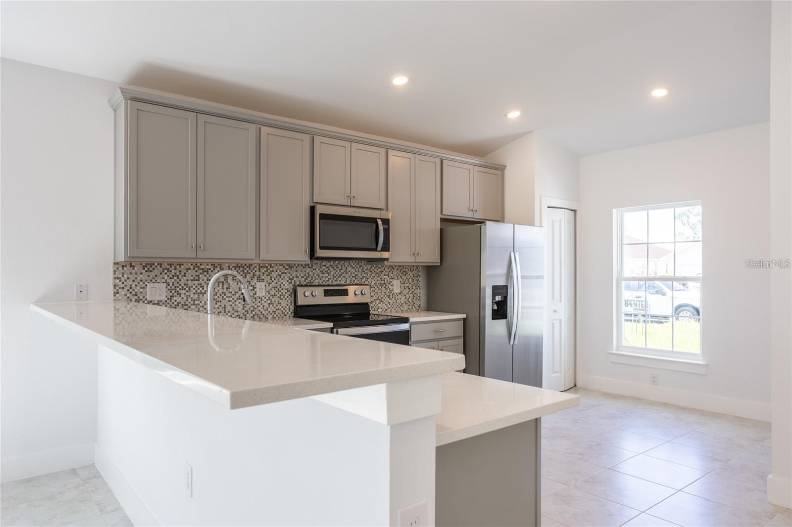 605 ROSE APPLE CIR, PORT CHARLOTTE, FL, 33954