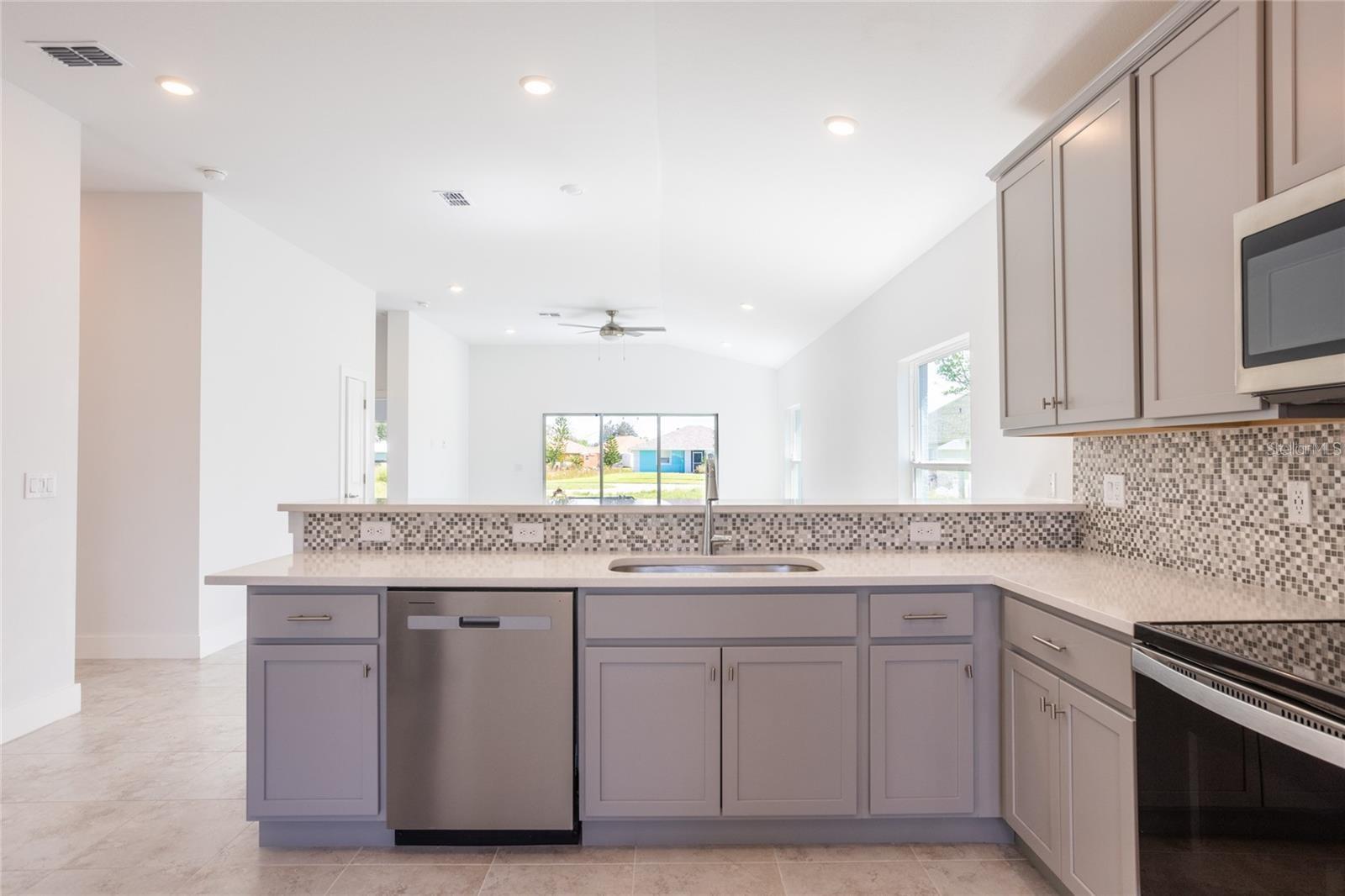 605 ROSE APPLE CIR, PORT CHARLOTTE, FL, 33954