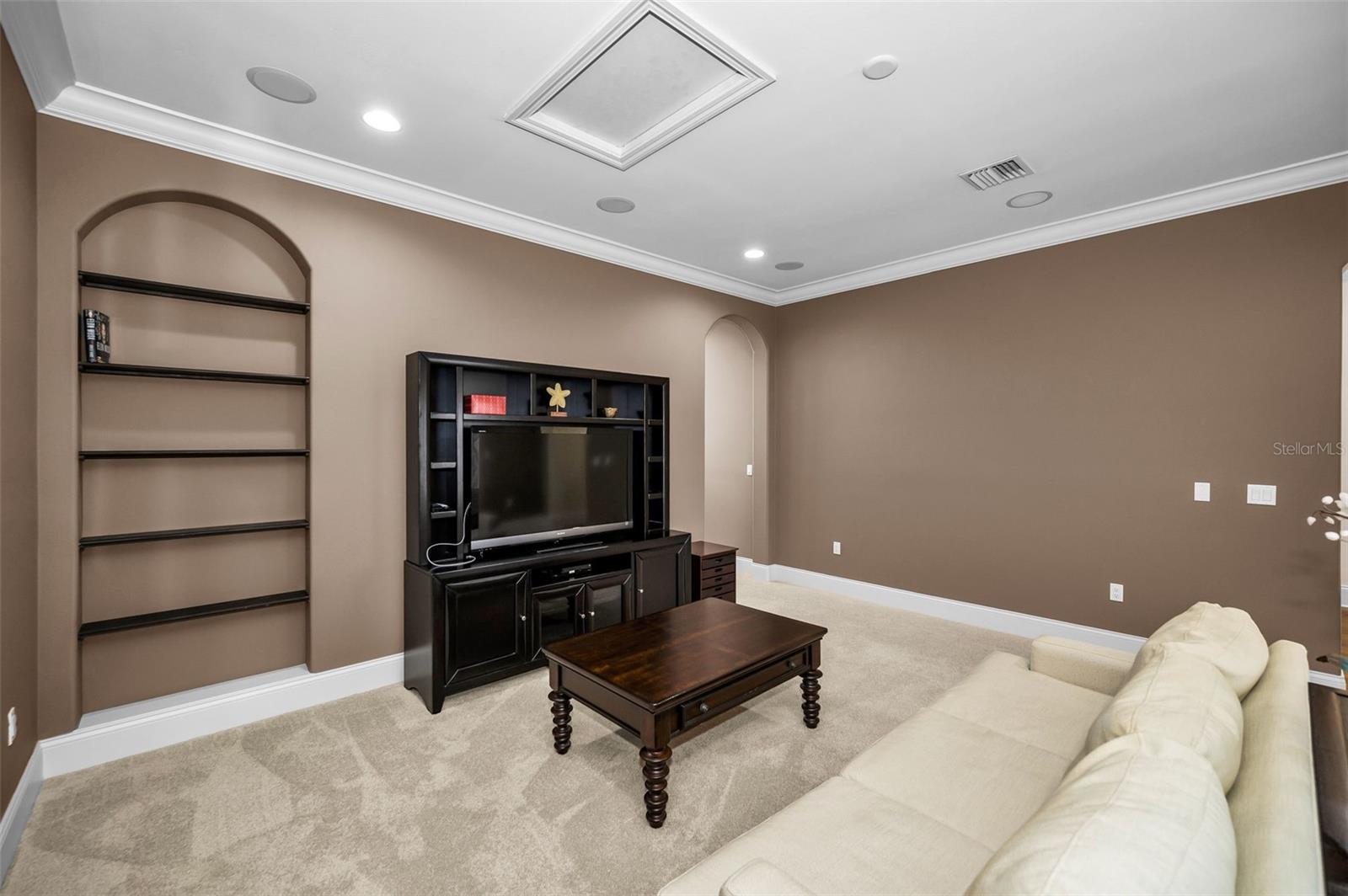 TB8430922 Property Photo