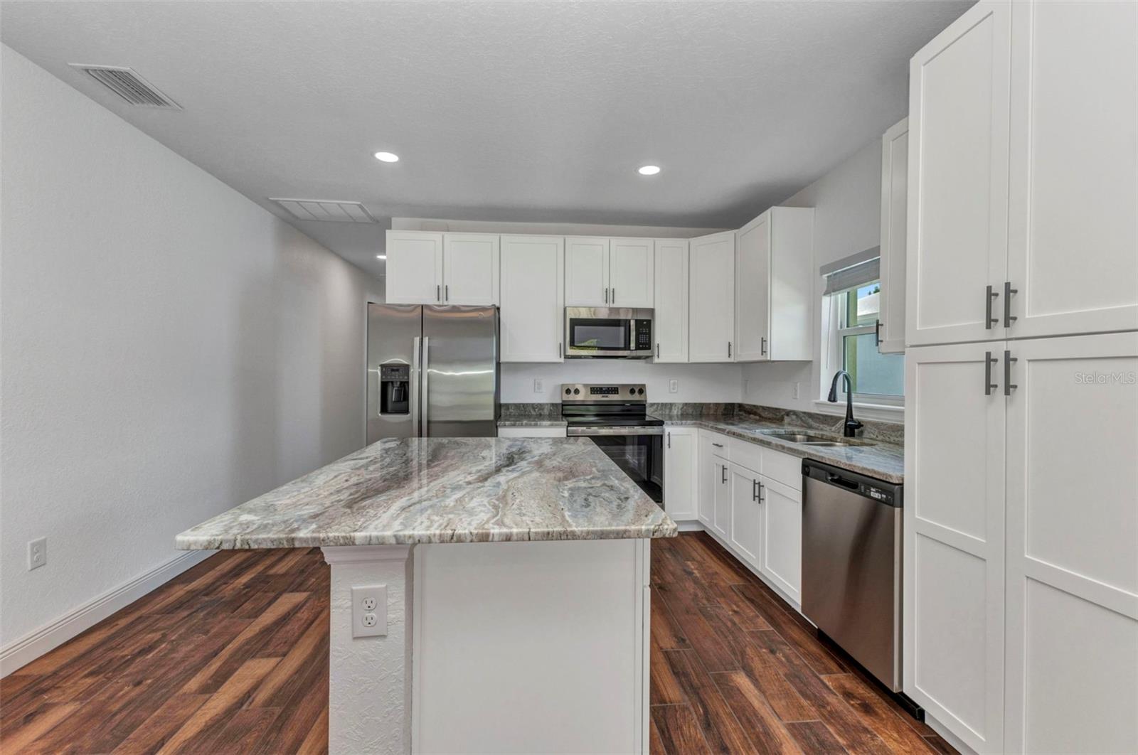 415 CARMALITA ST #112, PUNTA GORDA, FL, 33950