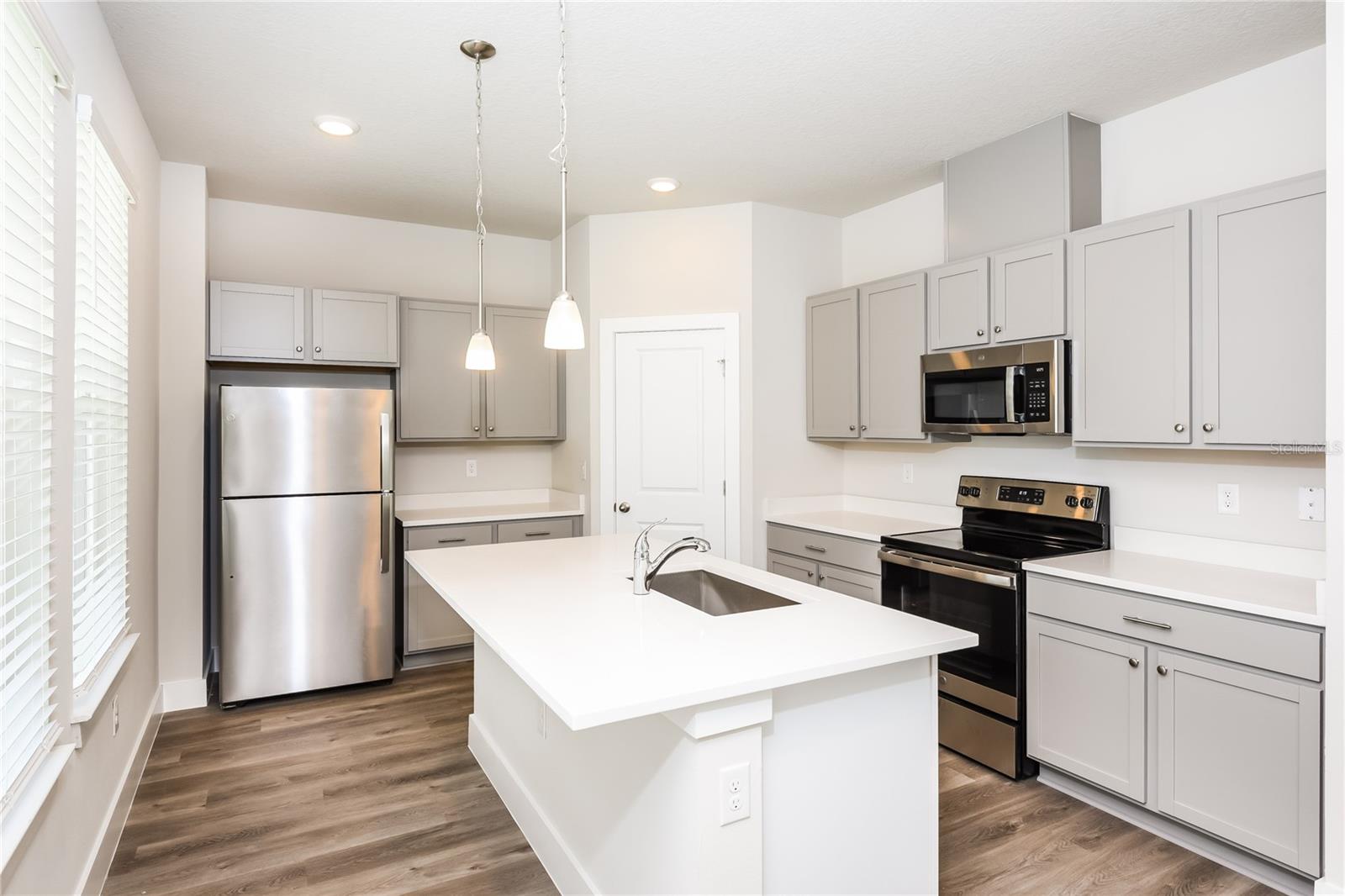 816 E VOORHIS AVE, DELAND, FL, 32724