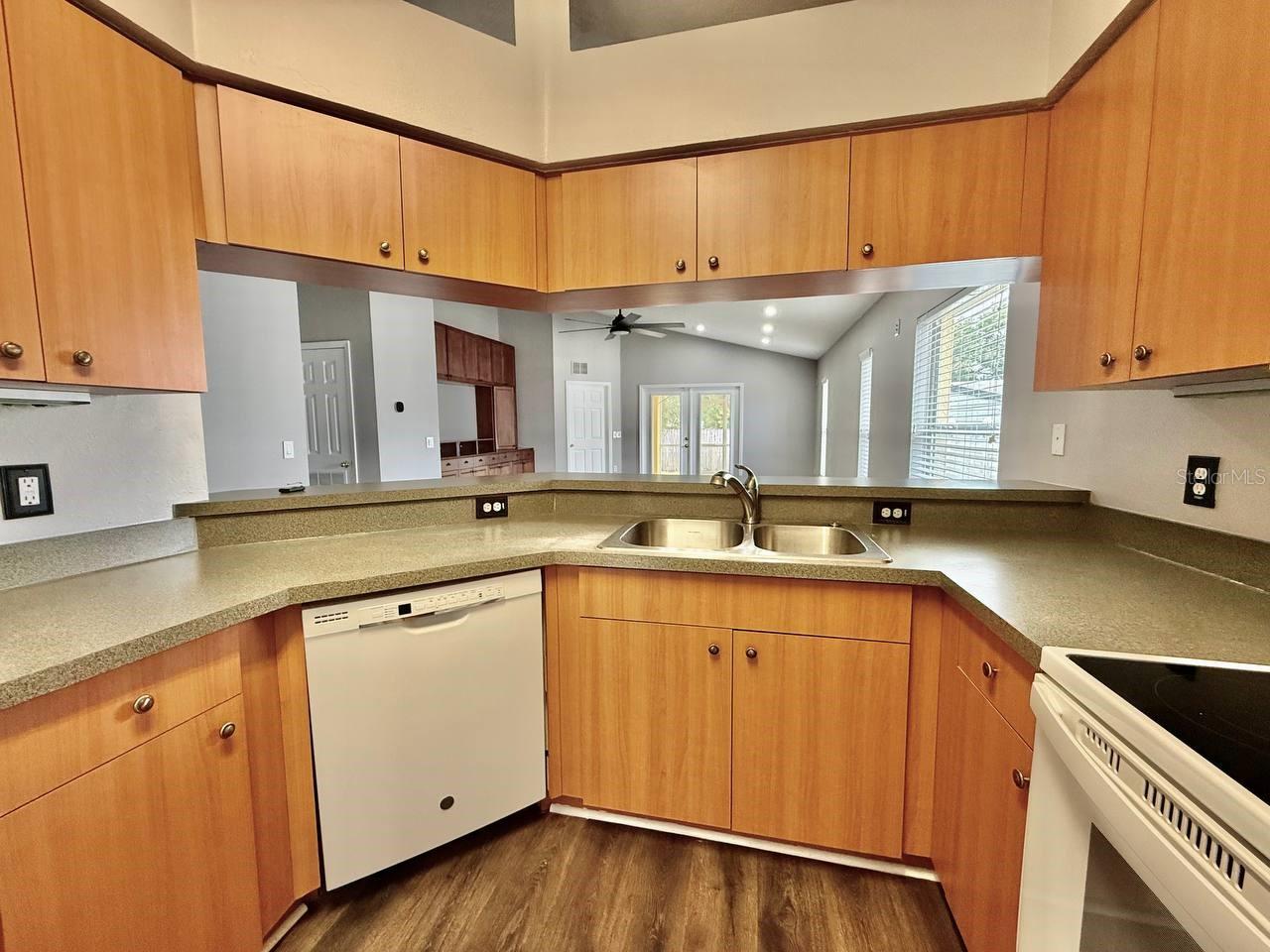 6959 S MANHATTAN AVE, TAMPA, FL, 33616