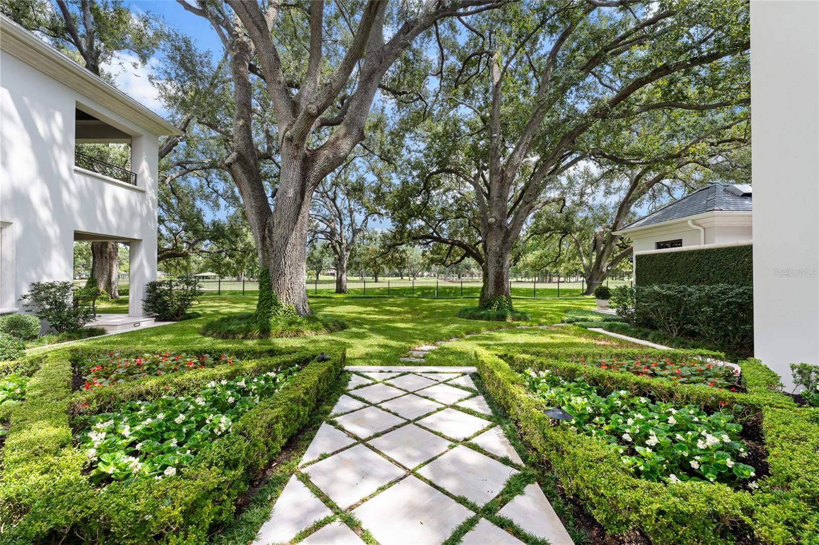 TB8430984 Property Photo