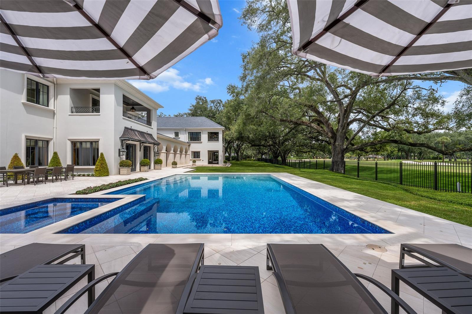 TB8430984 Property Photo