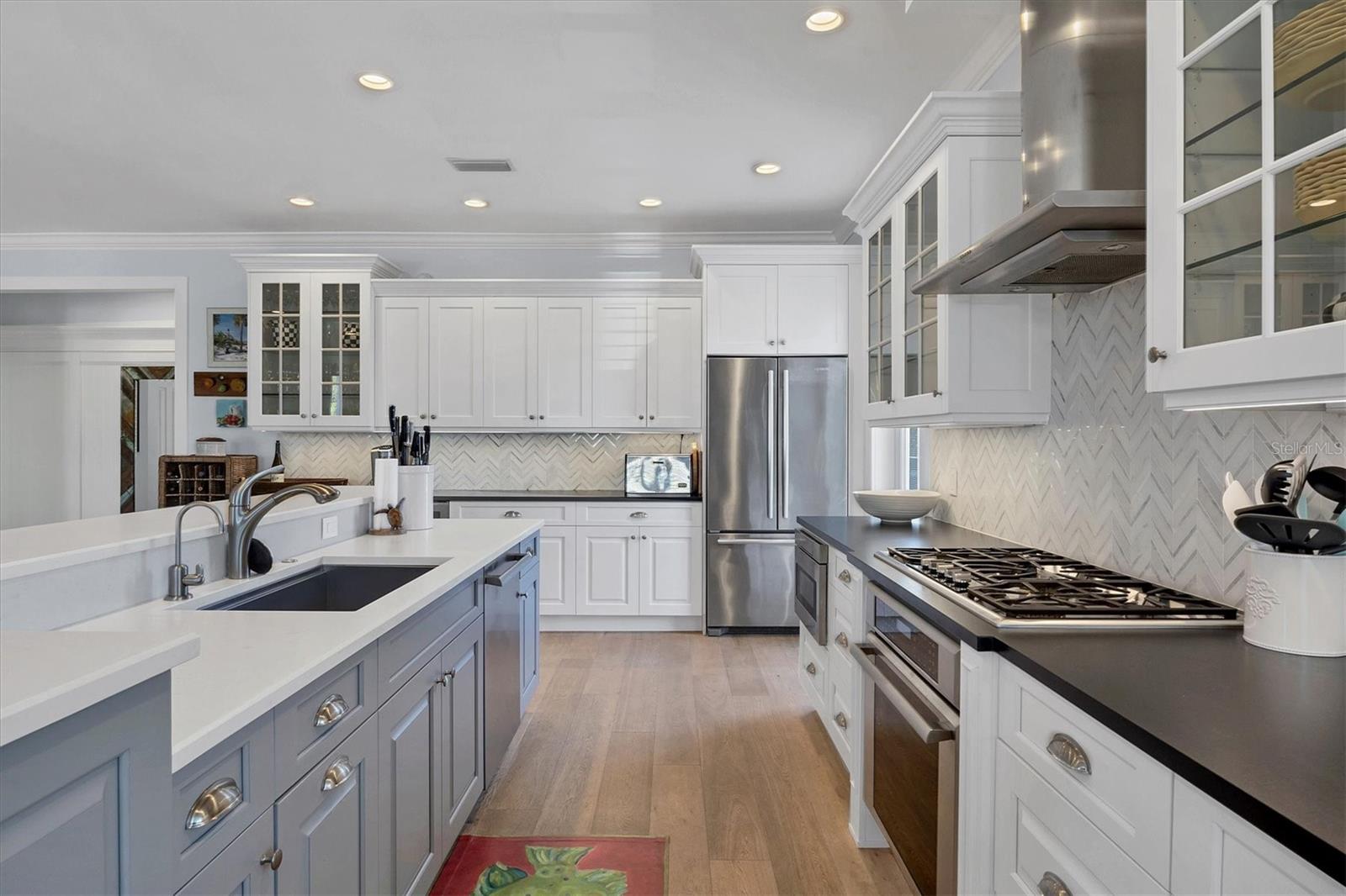 D6143946 Property Photo