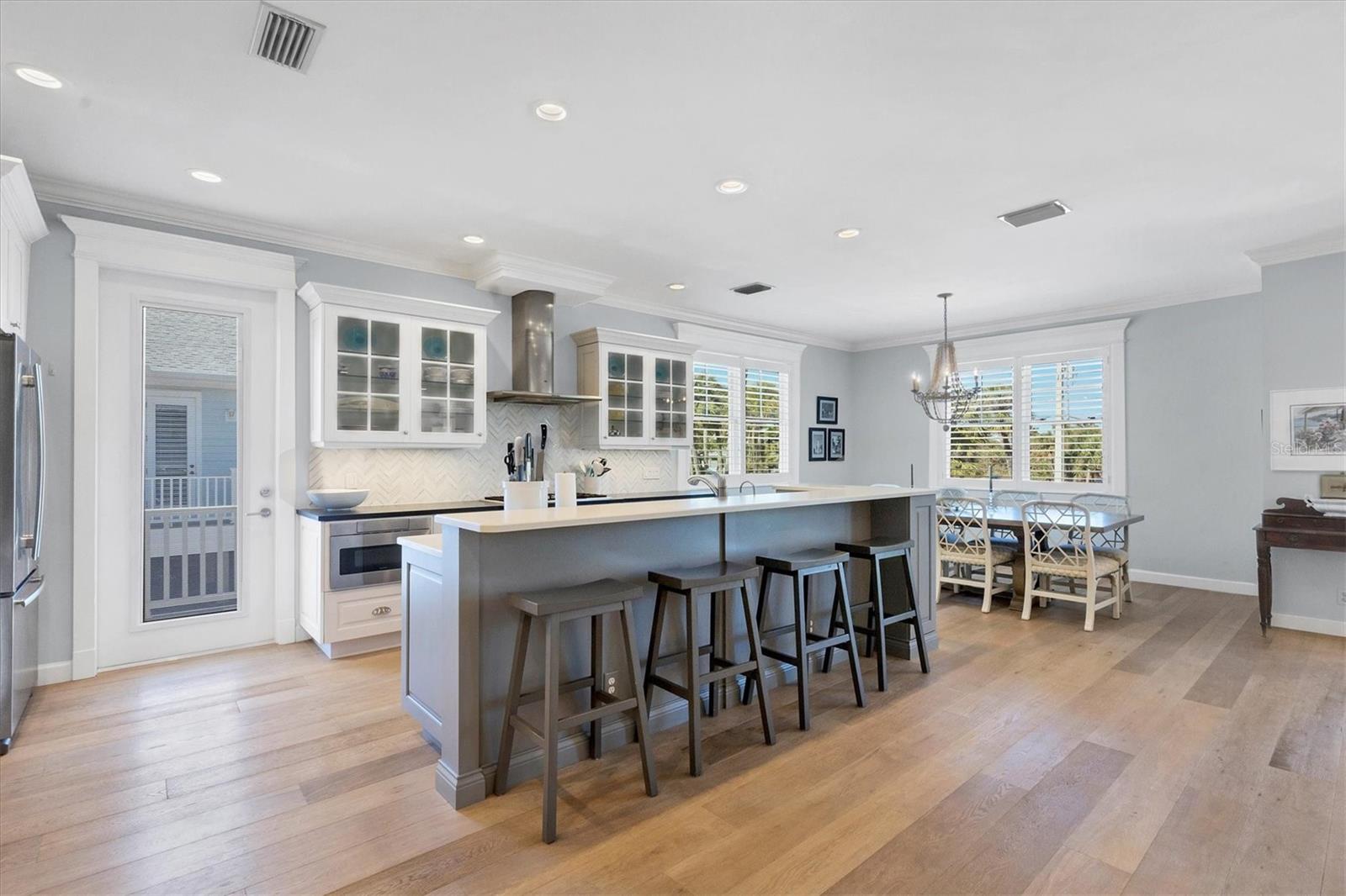 D6143946 Property Photo