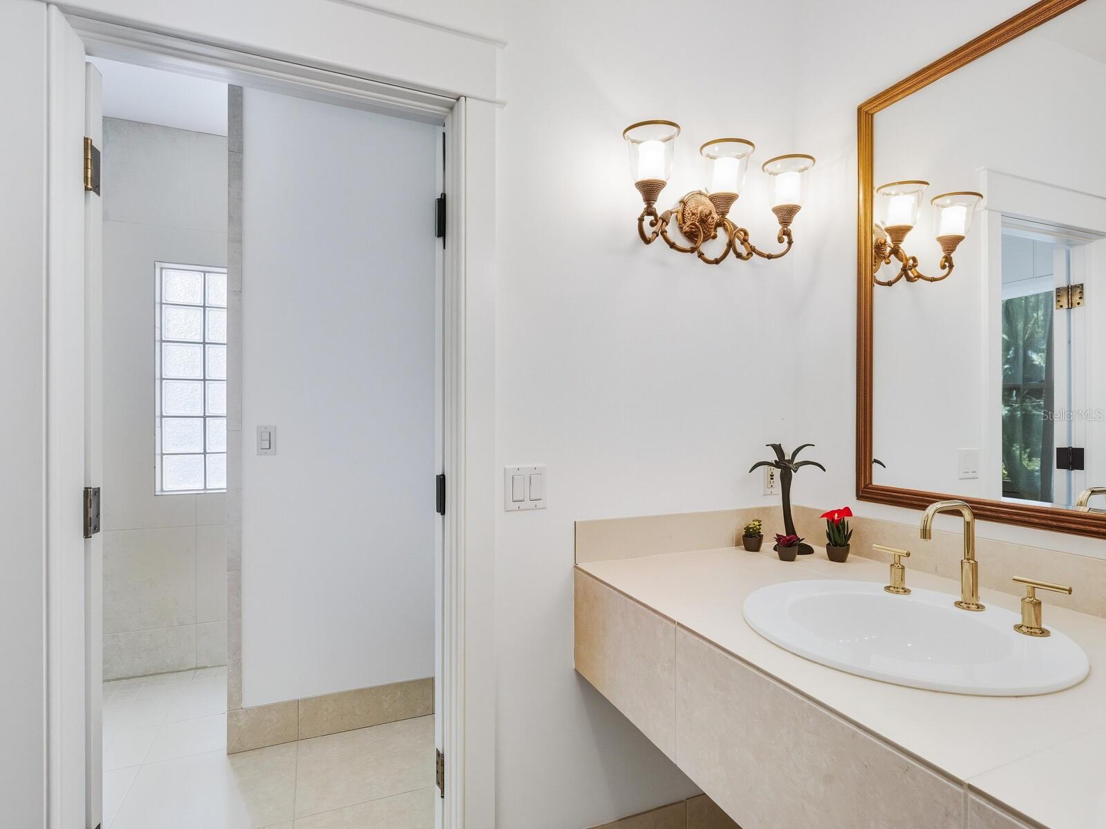 A4666136 Property Photo