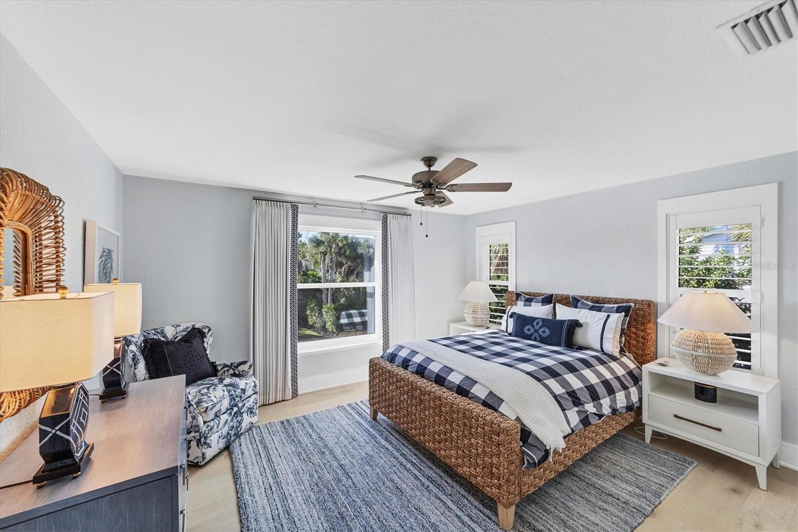 D6143949 Property Photo