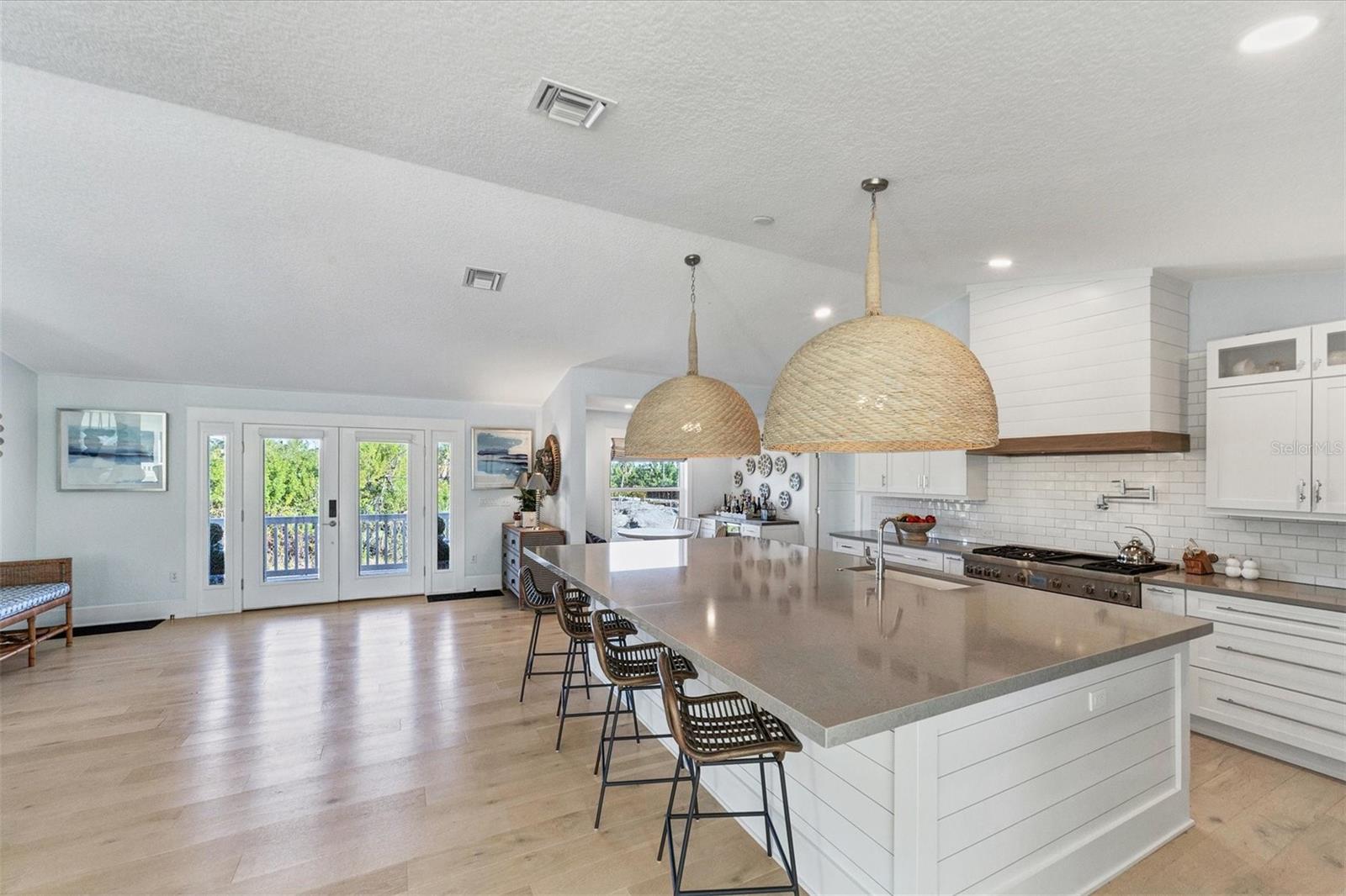 D6143949 Property Photo