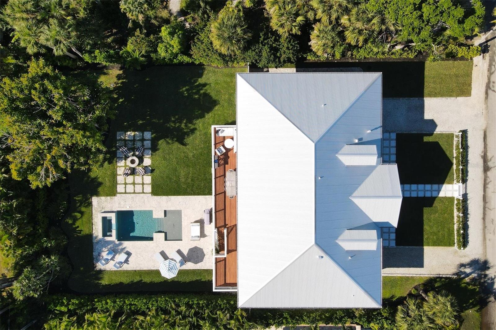 D6143949 Property Photo