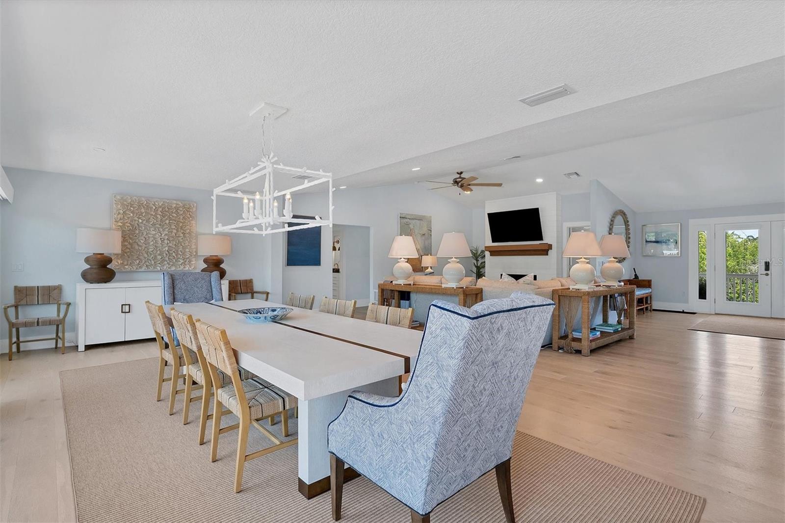 D6143949 Property Photo