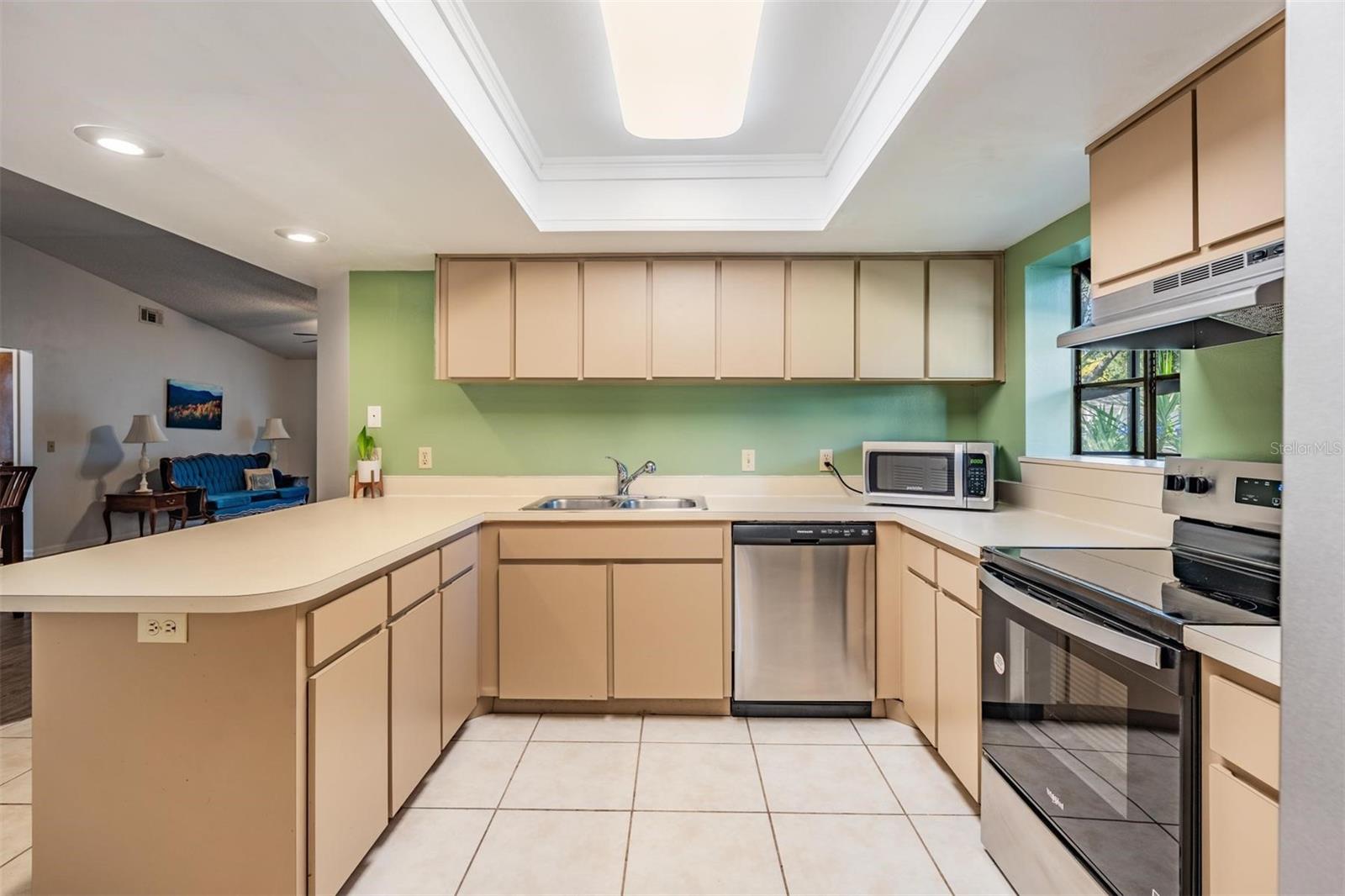 2326 FORREST CREST CIR, LUTZ, FL, 33549