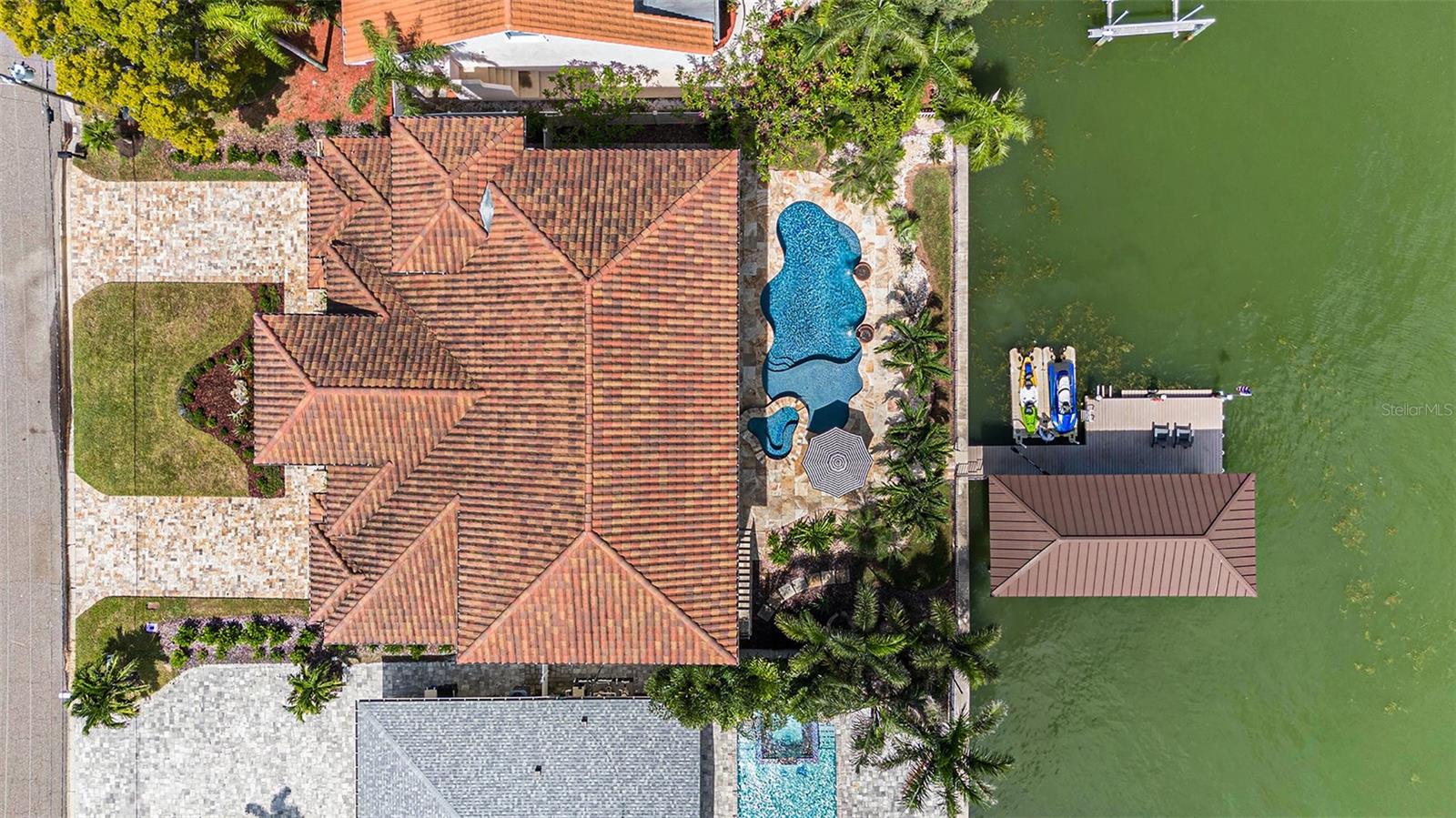 TB8431098 Property Photo