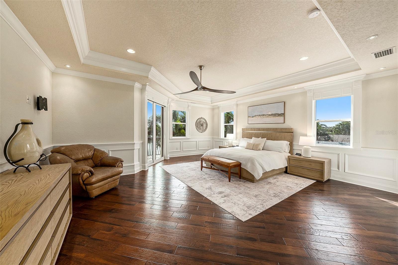 TB8431098 Property Photo