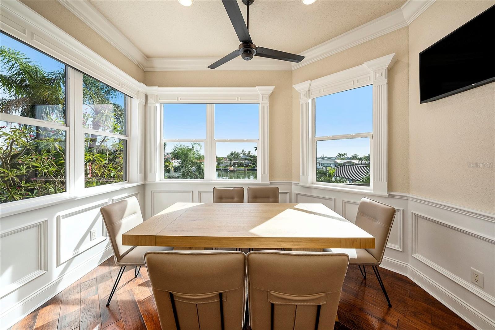 TB8431098 Property Photo