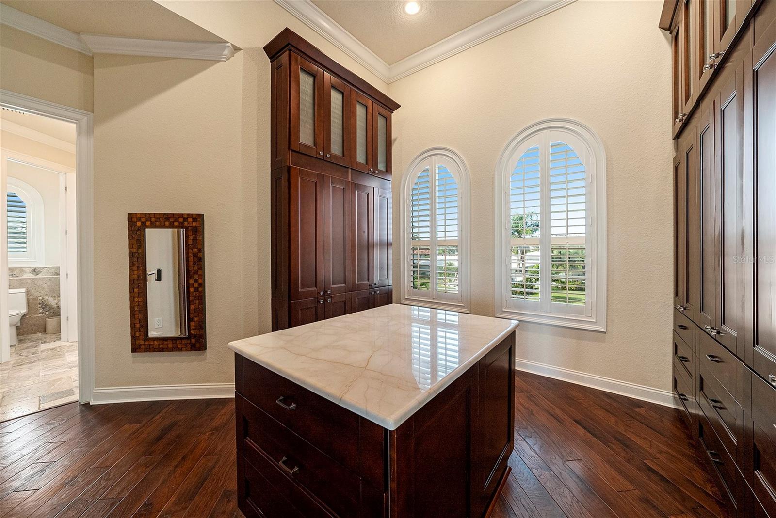 TB8431098 Property Photo