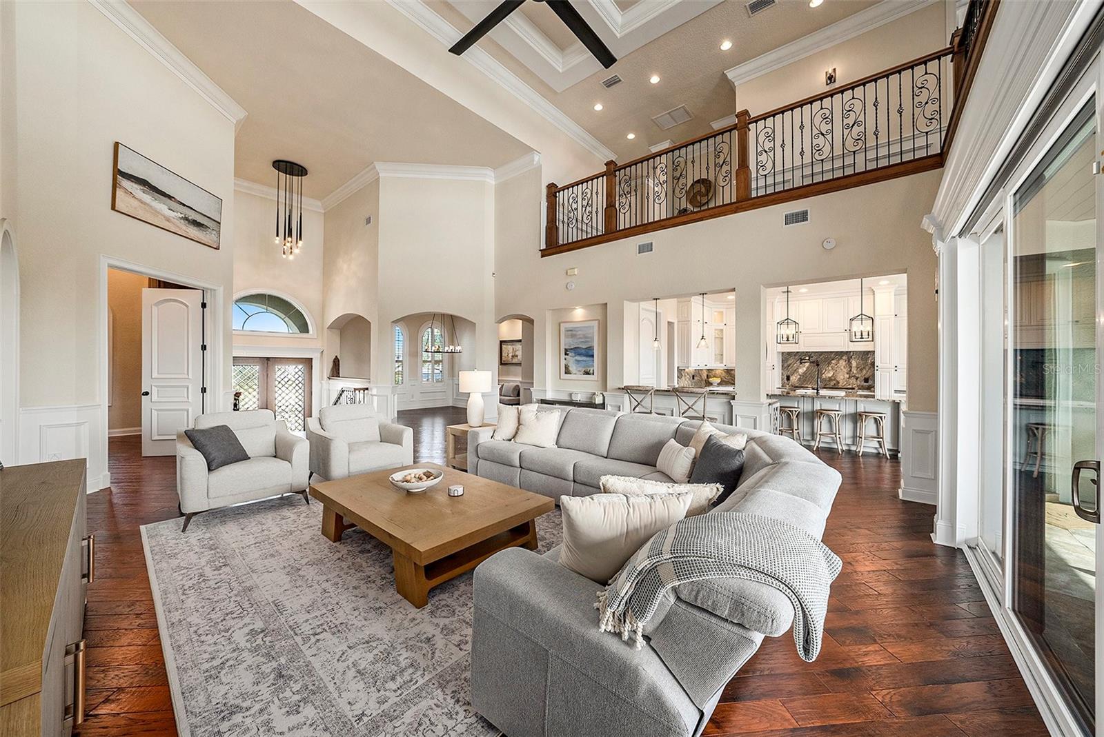 TB8431098 Property Photo